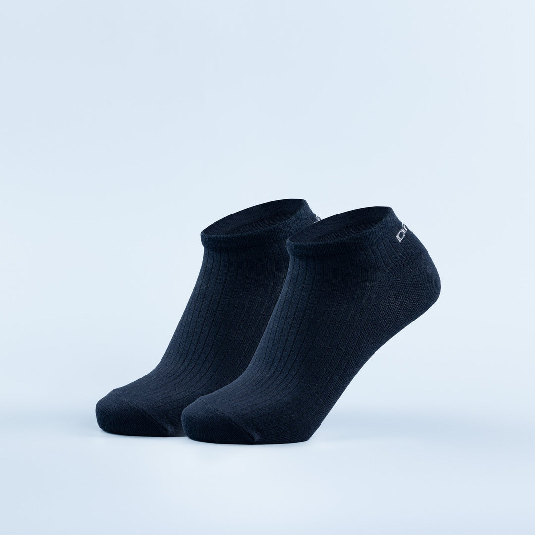 Dark ankle socks with ribbed knit and snug cuff