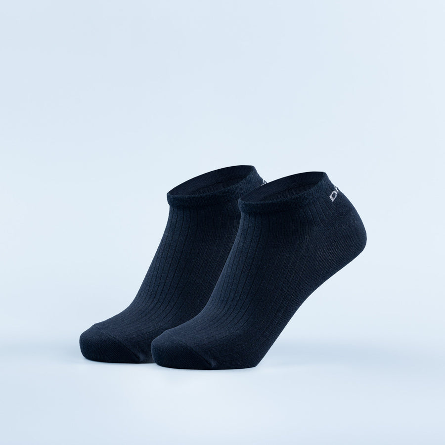 Dark ankle socks with ribbed knit and snug cuff