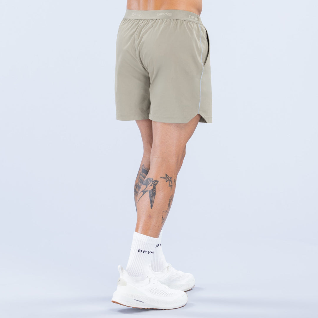 Olive 6-inch training shorts, elastic waistband and relaxed fit