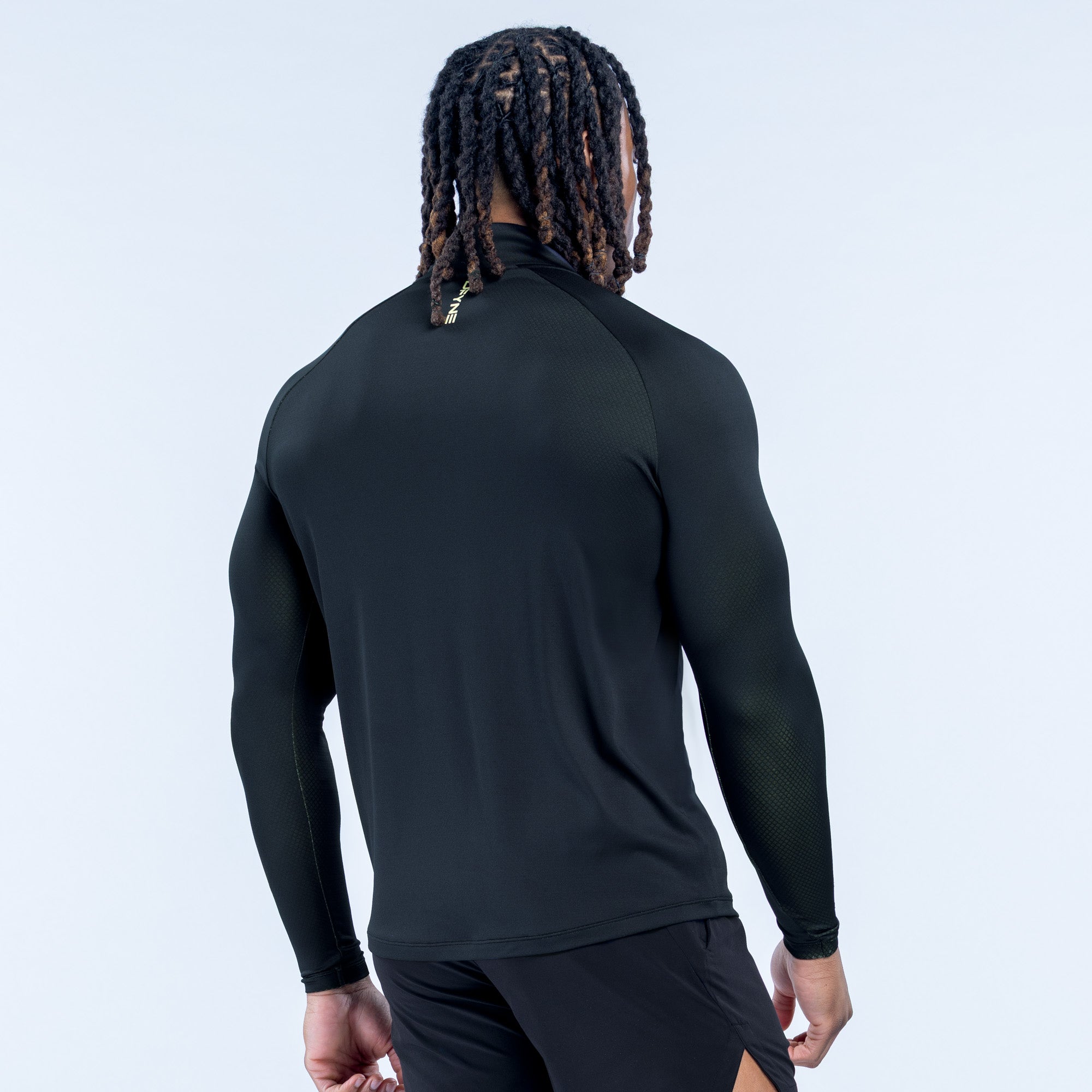 Unbound Quarter Zip – DFYNE US